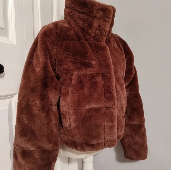 🤎EUC Abercrombie & Fitch Mini Puffer Cropped Faux Fur Coat, Brown, Small - Picture 5 of 16